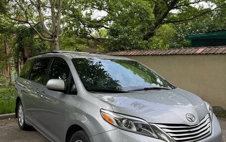 Toyota Sienna III, 2016 год, 3 250 000 рублей, 2 фотография
