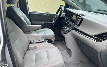 Toyota Sienna III, 2016 год, 3 250 000 рублей, 8 фотография