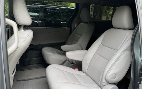 Toyota Sienna III, 2016 год, 3 250 000 рублей, 6 фотография
