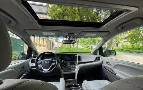 Toyota Sienna III, 2016 год, 3 250 000 рублей, 9 фотография