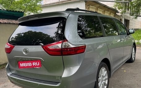 Toyota Sienna III, 2016 год, 3 250 000 рублей, 3 фотография