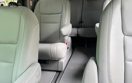 Toyota Sienna III, 2016 год, 3 250 000 рублей, 7 фотография