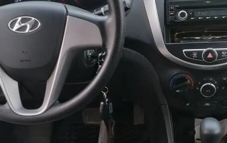 Hyundai Solaris II рестайлинг, 2013 год, 915 000 рублей, 3 фотография