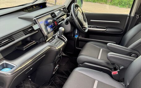 Honda Stepwgn IV, 2017 год, 2 350 000 рублей, 7 фотография