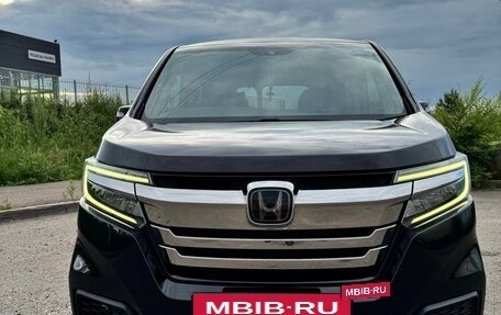 Honda Stepwgn IV, 2017 год, 2 350 000 рублей, 2 фотография