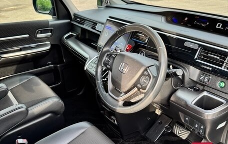 Honda Stepwgn IV, 2017 год, 2 350 000 рублей, 8 фотография