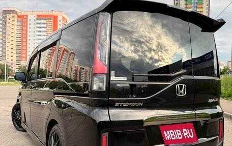 Honda Stepwgn IV, 2017 год, 2 350 000 рублей, 5 фотография
