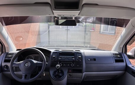 Volkswagen Caravelle T5, 2013 год, 2 600 000 рублей, 9 фотография