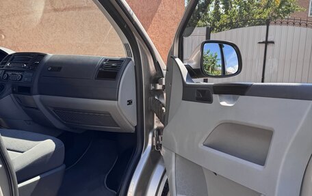 Volkswagen Caravelle T5, 2013 год, 2 600 000 рублей, 15 фотография