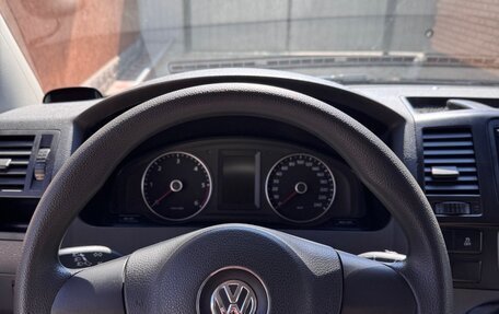 Volkswagen Caravelle T5, 2013 год, 2 600 000 рублей, 10 фотография