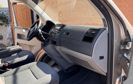 Volkswagen Caravelle T5, 2013 год, 2 600 000 рублей, 16 фотография