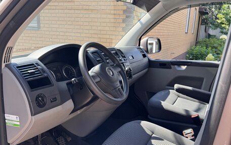 Volkswagen Caravelle T5, 2013 год, 2 600 000 рублей, 17 фотография