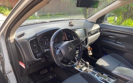 Mitsubishi Outlander III рестайлинг 3, 2018 год, 2 100 000 рублей, 3 фотография