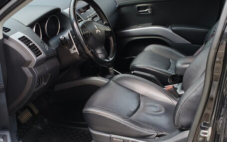 Mitsubishi Outlander III рестайлинг 3, 2010 год, 1 070 000 рублей, 5 фотография