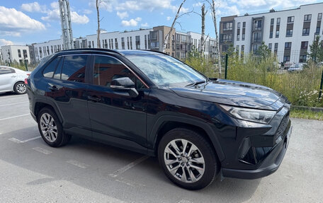 Toyota RAV4, 2021 год, 2 550 000 рублей, 2 фотография