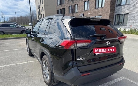 Toyota RAV4, 2021 год, 2 550 000 рублей, 6 фотография