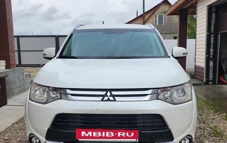 Mitsubishi Outlander III рестайлинг 3, 2014 год, 1 700 000 рублей, 3 фотография