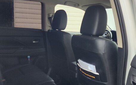 Mitsubishi Outlander III рестайлинг 3, 2014 год, 1 700 000 рублей, 12 фотография