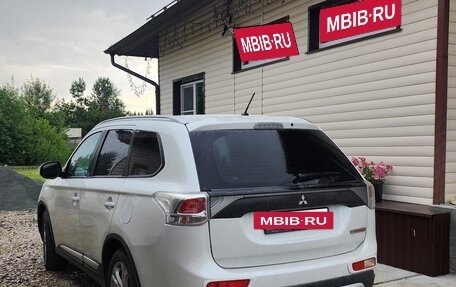 Mitsubishi Outlander III рестайлинг 3, 2014 год, 1 700 000 рублей, 8 фотография