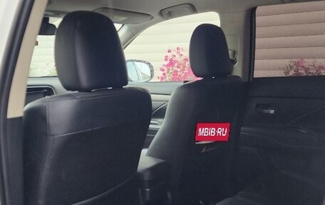 Mitsubishi Outlander III рестайлинг 3, 2014 год, 1 700 000 рублей, 14 фотография