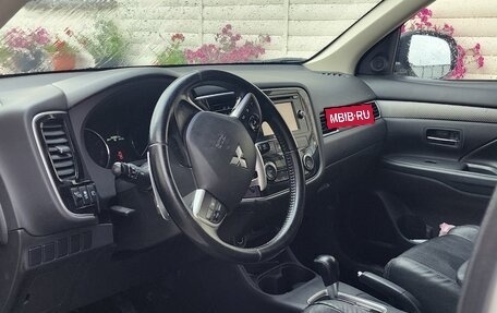 Mitsubishi Outlander III рестайлинг 3, 2014 год, 1 700 000 рублей, 11 фотография