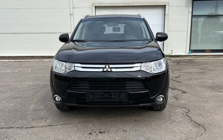 Mitsubishi Outlander III рестайлинг 3, 2014 год, 1 299 000 рублей, 2 фотография