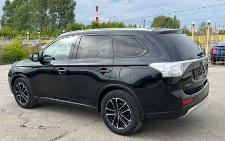 Mitsubishi Outlander III рестайлинг 3, 2014 год, 1 299 000 рублей, 6 фотография