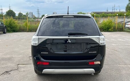 Mitsubishi Outlander III рестайлинг 3, 2014 год, 1 299 000 рублей, 5 фотография