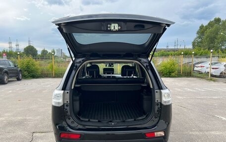 Mitsubishi Outlander III рестайлинг 3, 2014 год, 1 299 000 рублей, 9 фотография