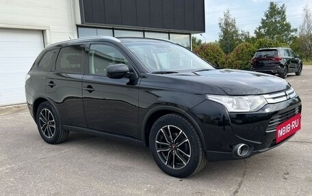 Mitsubishi Outlander III рестайлинг 3, 2014 год, 1 299 000 рублей, 3 фотография