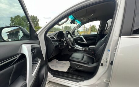 Mitsubishi Pajero Sport III рестайлинг, 2018 год, 2 499 000 рублей, 7 фотография