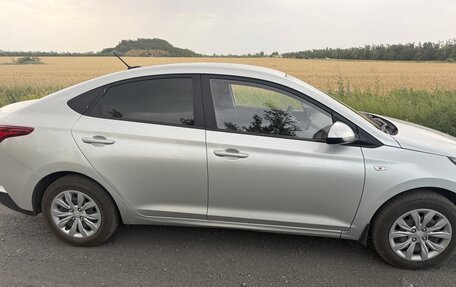 Hyundai Solaris II рестайлинг, 2022 год, 1 500 000 рублей, 4 фотография