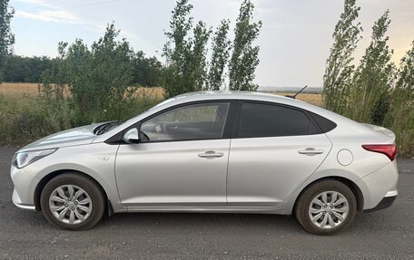 Hyundai Solaris II рестайлинг, 2022 год, 1 500 000 рублей, 3 фотография