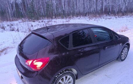 Opel Astra J, 2013 год, 600 000 рублей, 2 фотография