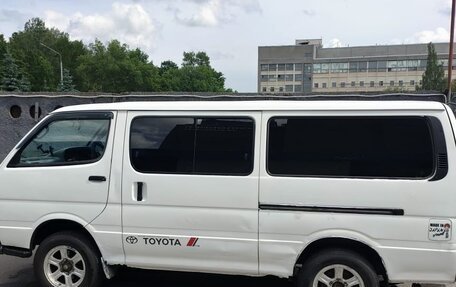 Toyota HiAce H100, 2003 год, 550 000 рублей, 3 фотография