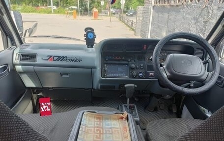 Toyota HiAce H100, 2003 год, 550 000 рублей, 7 фотография