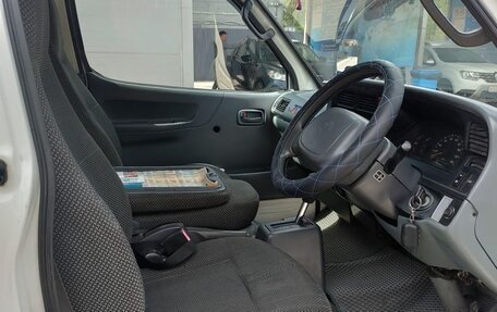Toyota HiAce H100, 2003 год, 550 000 рублей, 13 фотография