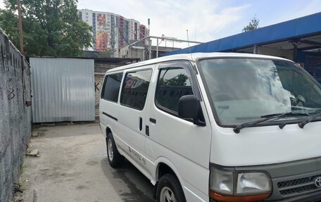 Toyota HiAce H100, 2003 год, 550 000 рублей, 10 фотография