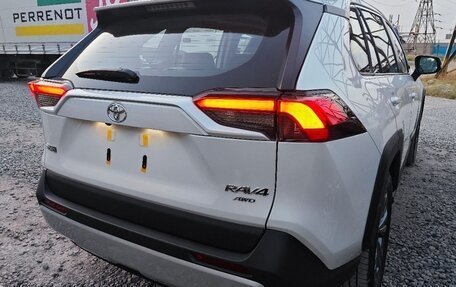 Toyota RAV4, 2025 год, 3 640 000 рублей, 2 фотография