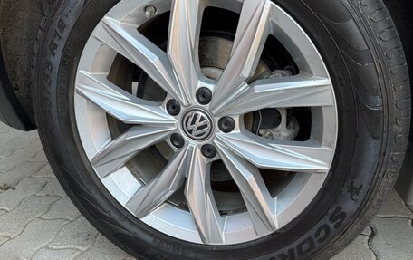 Volkswagen Tiguan II, 2018 год, 3 000 000 рублей, 23 фотография