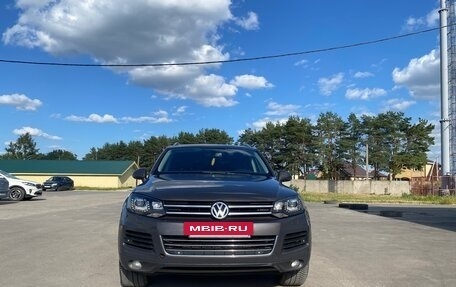 Volkswagen Touareg III, 2011 год, 1 550 000 рублей, 2 фотография