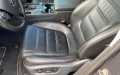 Volkswagen Touareg III, 2011 год, 1 550 000 рублей, 12 фотография