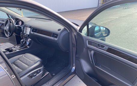 Volkswagen Touareg III, 2011 год, 1 550 000 рублей, 11 фотография