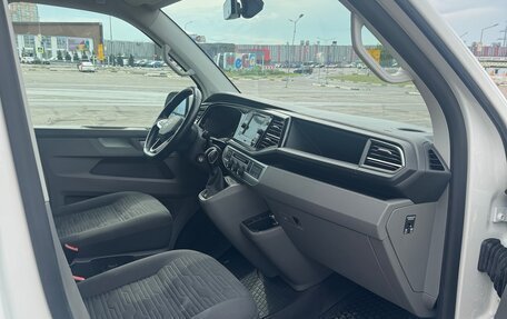 Volkswagen Caravelle T6 рестайлинг, 2021 год, 5 200 000 рублей, 12 фотография