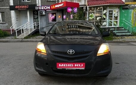 Toyota Yaris III рестайлинг, 2008 год, 660 000 рублей, 2 фотография