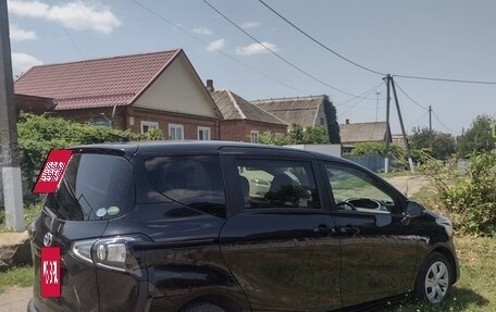 Toyota Sienta II, 2020 год, 1 700 000 рублей, 5 фотография