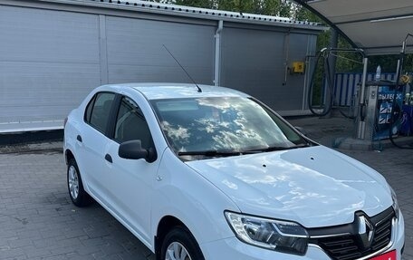 Renault Logan II, 2018 год, 680 000 рублей, 2 фотография