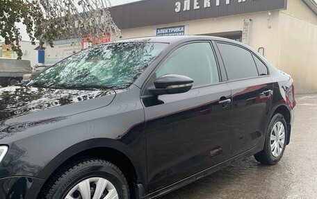 Volkswagen Jetta VI, 2013 год, 900 000 рублей, 3 фотография