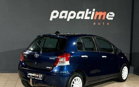 Toyota Yaris III рестайлинг, 2010 год, 635 000 рублей, 3 фотография
