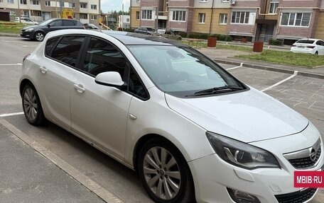 Opel Astra J, 2011 год, 550 000 рублей, 2 фотография